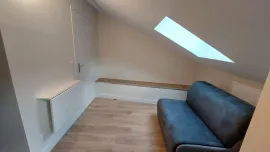 Location Petit studio NEUF meublé, lumineux dernier étage
