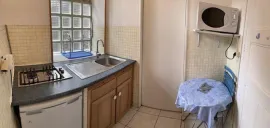 Location Beau studio meublé dans belle maison de caractère.