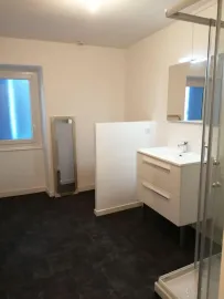 Location Petite maison ville avec jardin quartier Calme.