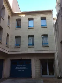 Location STUDIO 32 m² garage centre-ville d'Arles arènes.