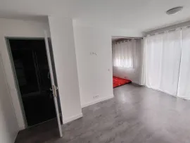 Location Studio 33 m2 Tbe, calme, 400m métro Lucie Aubrac.
