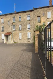 Petite F2 tranquille à 2m de la gare Persan