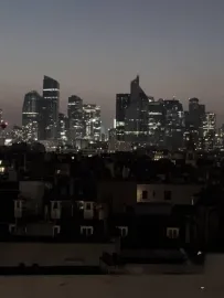 Location Beau studio meublé 35m² vue dégagée sur Paris