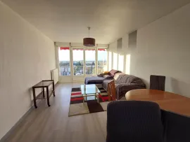 Location Appartement  lumineux avec vue sur les Pyrénées.