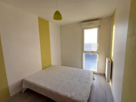 Location Appartement  lumineux avec vue sur les Pyrénées.