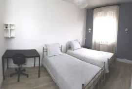 Location Appart. 4 pièces 65m² meublé avec parking et cave