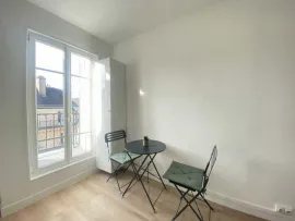 Location Studette Paris 8ème avec balcon
