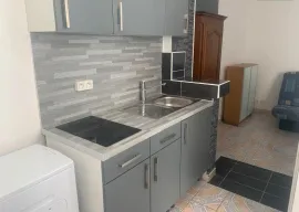 Location Beau studio meublé 21m² avec petit jardin