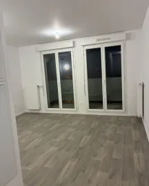 Location Studio meublé neuf avec balcon