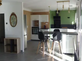 Location Joli appt T4 meublé refait à neuf dans une maison