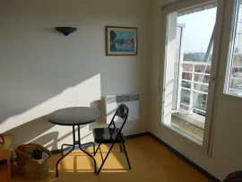 Studio meublé avec balcon et parking sécurisé Bron