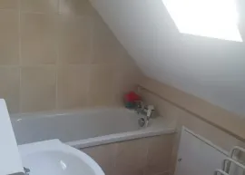 Location T3 situé au dernier étage d'une maison à louer