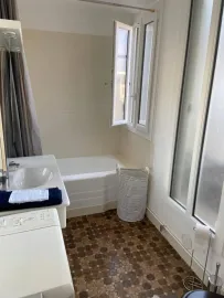 Location T4 meublé lumineux rénové 5è Etage vue Sacré Coeur