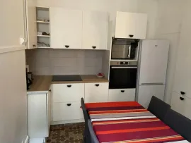 Location T4 meublé lumineux rénové 5è Etage vue Sacré Coeur