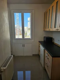 Location Studio meublé rénové de 22 m² avec petit balcon