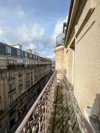 Location Location 2 pièces avec balcon filant Paris 15è