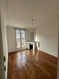 Location Location 2 pièces avec balcon filant Paris 15è