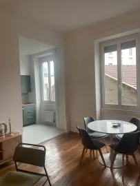 Location Beau T2 rénové 62m2 Lyon 7 Proximité Jean Macé