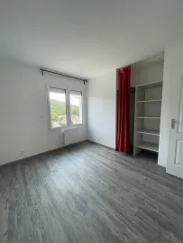 Location Appartement rénové, bien agencé, calme