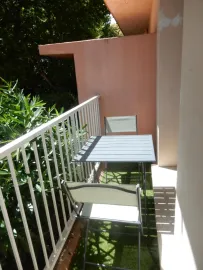 Colocation Colocation dans petit appartement (2 colocataires)