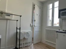 Location Loue chambre de bonne meublée (9m², Paris)