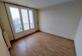 Location Appartement 2 pièces Nanterre balcon parking cave