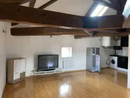 Location Belle appartement dernier étage parking privé