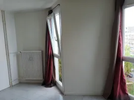 Location UN F2 vraiment  spacieux de 54 M2