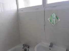 Location UN F2 vraiment  spacieux de 54 M2