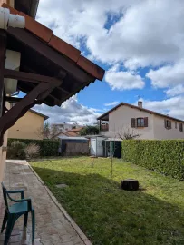 Location GRAND STUDIO  Résidentiel, Jardin, Parkings ...