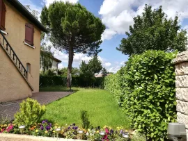 Location GRAND STUDIO  Résidentiel, Jardin, Parkings ...