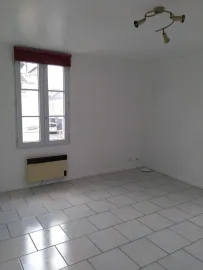 Location Studio lumineux en plein centre-ville Montereau