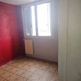 Location LOUE BEL APPARTEMENT LUMINEUX  DE TYPE  F4