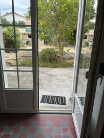 Location Proche du centre ville et de toutes commodites .