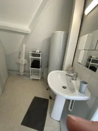 Location Studio refait à neuf reims-cathédrale