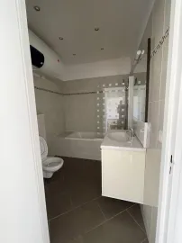 Location Élégant 2 pièces plein sud toutes commidites
