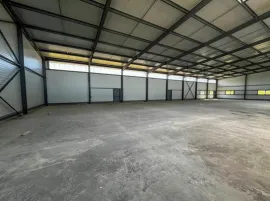 Vente À vendre – Local d'activités de 1 185 divisible à partir de 320 à 429 m² dans la