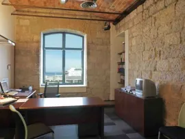 Location À louer – Bureaux au sein du bâtiment Les Docks à Marseille – Bouches-du-Rhône (