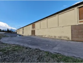 Location À vendre – Entrepôt industriel de 8000 m² divisible à Lézignan-Corbières à proxi