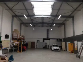 Location À louer / À vendre – locaux industriels non divisibles de 1 561 m² à Saint-Quent