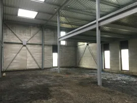 Location À louer – locaux d'activités non divisibles de 302 m² à Cappelle-en-Pévèle à pro