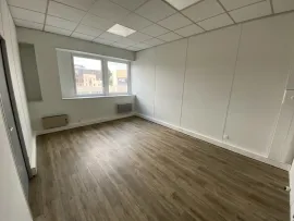 Location À louer – Bureaux de 45 à 71 m² et un atelier de 599 m² en hôtel d'entreprises à