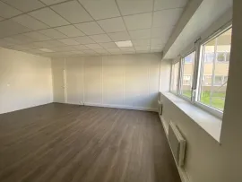 Location À louer – Bureaux de 45 à 71 m² et un atelier de 599 m² en hôtel d'entreprises à