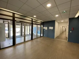 À louer – Bureaux de 45 à 71 m² et un atelier de 599 m² en hôtel d'entreprises à Nantes