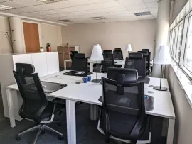 Location À louer – Bureaux privatifs de 13 à 22 m² et postes en coworking dans le quartie