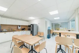 Location À louer – Bureaux de 12 à 28 m² en hôtel d'entreprise dans le centre-ville de Po