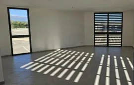 À louer – Bureaux de 140 m² dans la zone d'activités Terradou à Carpentras – Vau Carpentras