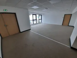 Location À Louer – Local d'activités de 832 m² à Colombes – Hauts-de-Seine (92)
