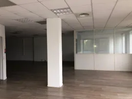 Location À louer – bureaux non divisibles de 230 m² à Avignon