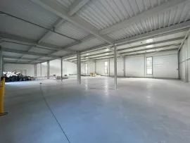 À louer – Locaux d'activités de 330 à 667 m² dans la Zone d'activités de Fontcou Avignon